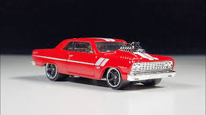 Hot Wheels ’64 Chevy Chevelle SS Rojo y Amarillo | Serie Muscle Mania 1:64 coleccionables Alonso