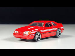 Hot Wheels ’92 Ford Mustang | Serie HW The 90s | 1:64 coleccionables Alonso