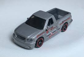 Hot Wheels ’99 Ford F-150 SVT Lightning | Serie HW The 90s | 1:64 coleccionables Alonso